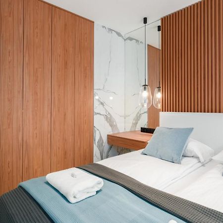 Wilczak Apartment With Free Garage Poznan By Noclegi Renters Екстер'єр фото